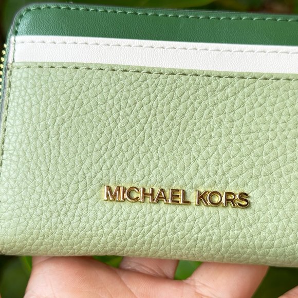 MICHAEL KORS JET SET TRAVEL MD ZIP AROUND CARD CASE WALLET  Michael Kors Jet Set Travel Card Case Case Zip Around Wallet Green Multi